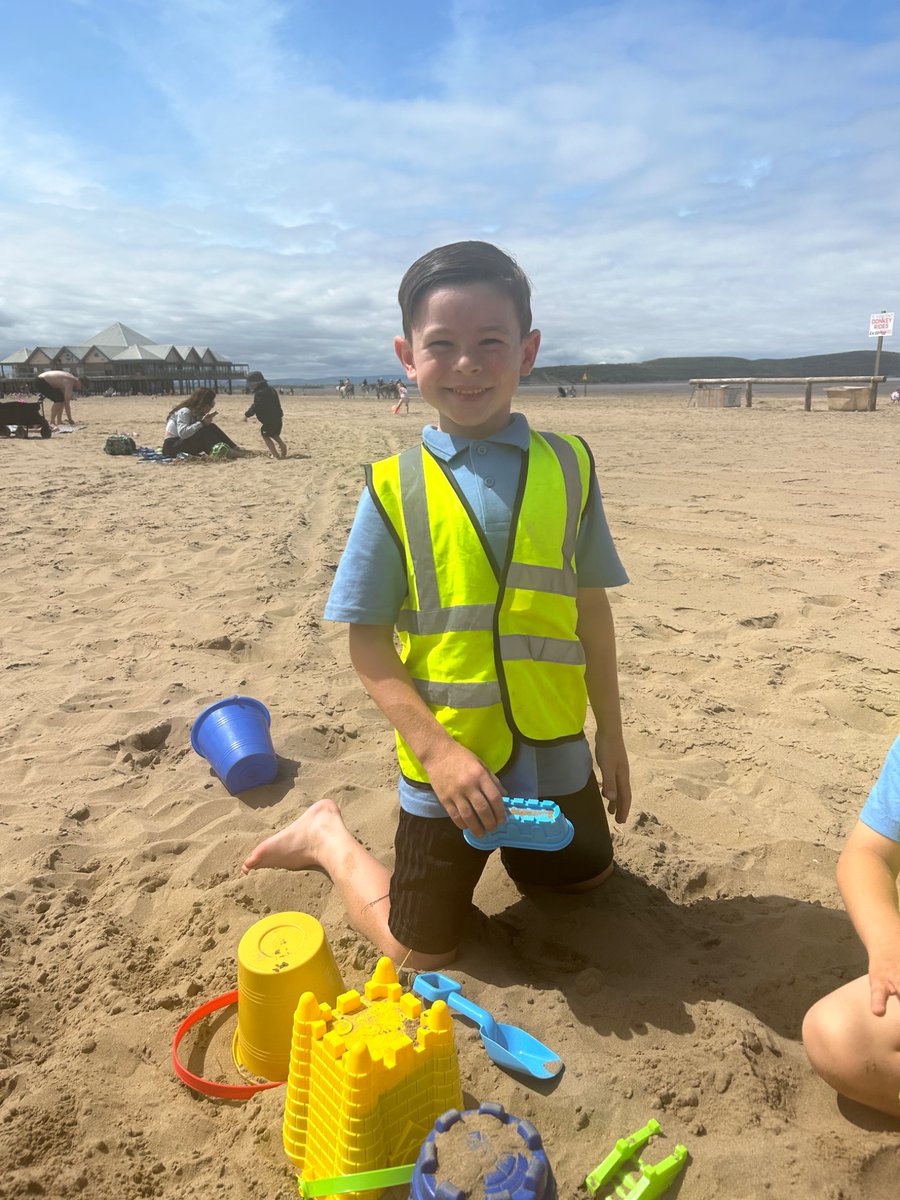Year 1 have just wrapped up an amazing trip to Weston-super-Mare 🌊🎡 — sun, sand, donkey rides and good vibes all around. A fun and exciting success from start finish! 😎