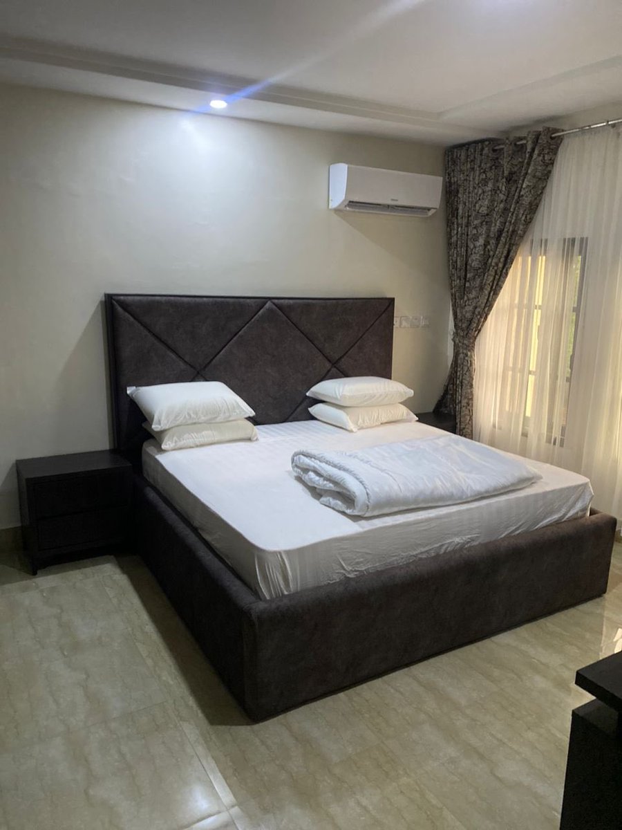 SHORTLET!!!

Fully furnished and serviced 

Wi-Fi and diesel covered 

247 water /power/security 

Location : wuse 2 Abuja 

Can be given on monthly and yearly basis 

Price :  70k daily 

Dm or call 07013333004 for more info 

Please repost
