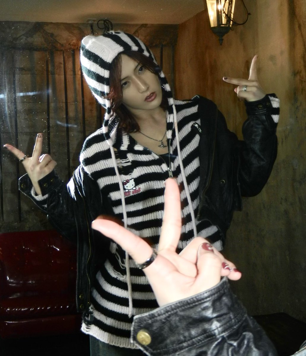 21歳になりました！
なんか写真22ってやってるけど21歳だよ~✌️
いつもたくさんの応援本当にありがとうございます！！！
いつまでも感謝を忘れずに生きていきたいと思います！
21歳のかずめろもよろしくね🫶