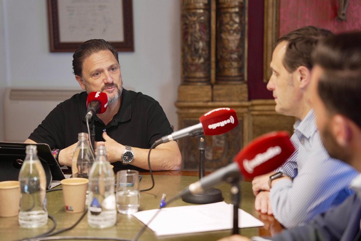 DiputaciónValladolid (@dip_va) on Twitter photo 🎙️ En directo, desde el Palacio Pimentel, programa especial de #ValladolidEsDeporte con Eduardo Blanco.
🎙️ Con el presidente <a href="/Conrado_Iscar/">Conrado Íscar</a>, diputado <a href="/robertomigallon/">Roberto Migallón</a>, <a href="/KSantamarta/">Kiko Fuentes</a> <a href="/alimentosVALL/">Alimentos de Valladolid</a> y María Monsalve, jefa de Servicio de Deportes.
➕ Repasan los principales 🎙️ En directo, desde el Palacio Pimentel, programa especial de #ValladolidEsDeporte con Eduardo Blanco.
🎙️ Con el presidente <a href="/Conrado_Iscar/">Conrado Íscar</a>, diputado <a href="/robertomigallon/">Roberto Migallón</a>, <a href="/KSantamarta/">Kiko Fuentes</a> <a href="/alimentosVALL/">Alimentos de Valladolid</a> y María Monsalve, jefa de Servicio de Deportes.
➕ Repasan los principales