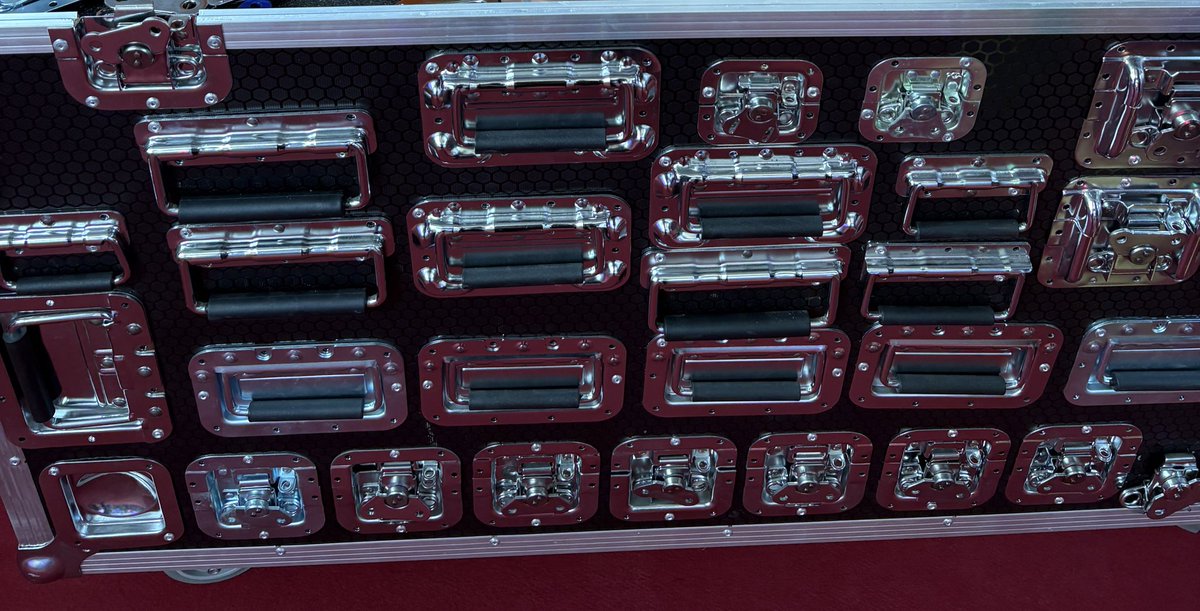 どこでも持てる、優しく見えて優しくないハードケース📦