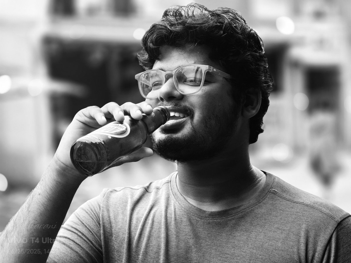 Siva_Bharani's tweet image. Shot on #vivoT4Ultra #NoEdit
Rear camera portrait