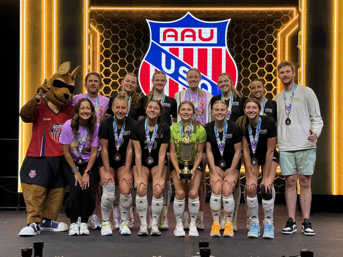 NeONE16Synergy's tweet image. AAU 16 Open: 3rd Place