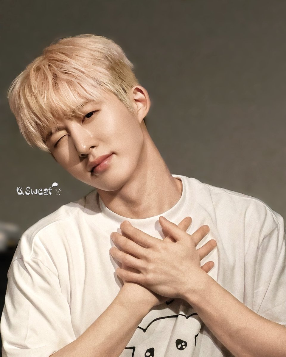 b_sweat_'s tweet photo. 𝟮𝟱𝟬𝟲𝟮𝟮 팬싸

비아이 윙크😉사랑스러워💖

#비아이 #김한빈 #BI #HANBIN #한빈
#Wonderland #원더랜드 https://t.co/IwckbZWpJB