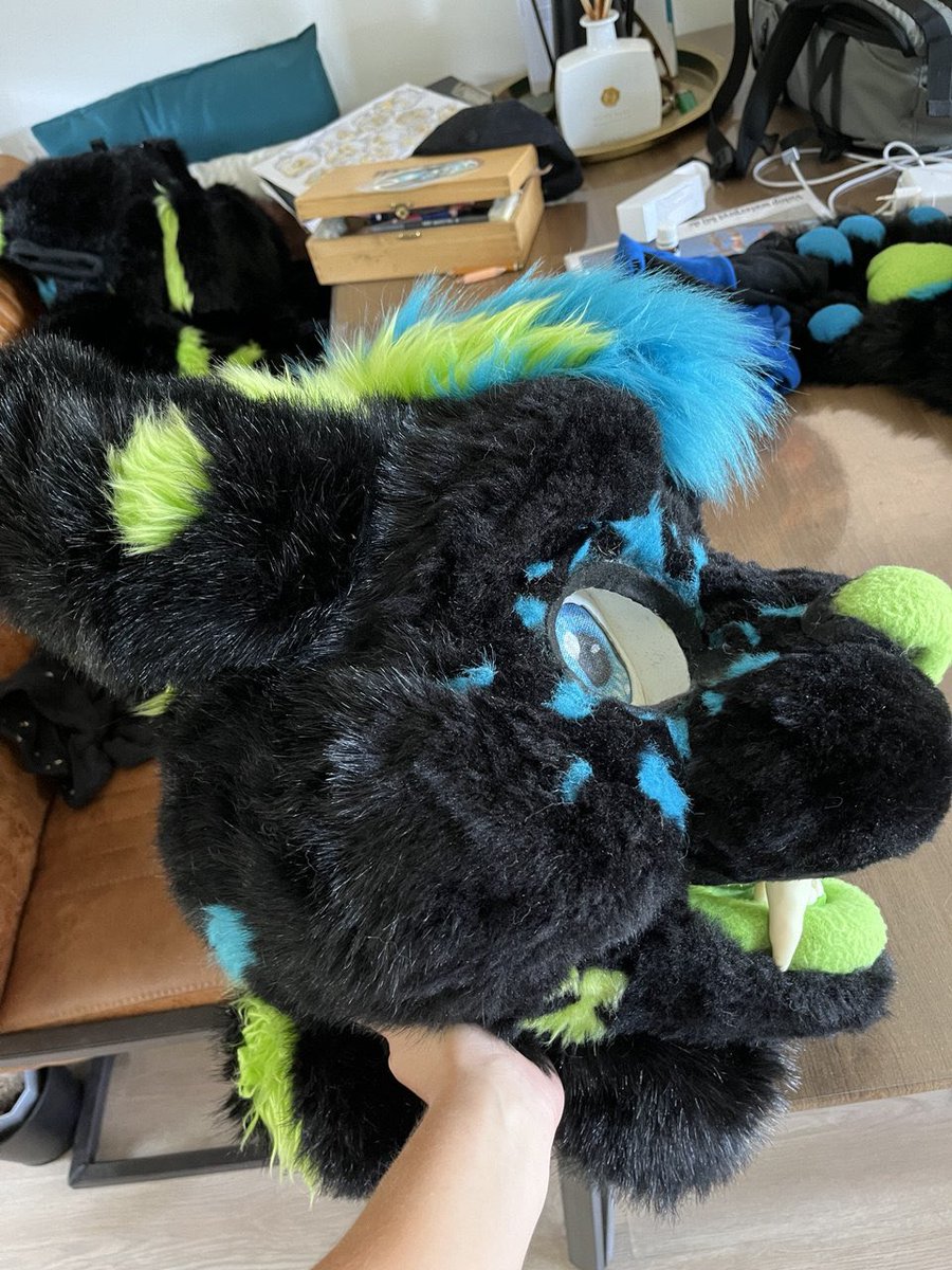 WeMightBite's tweet image. Can you believe this is the same fursuit head? This was a master refurb job! My first ever commission from more than 13 years ago! The only thing I barely changed are the ears and the hairdo.