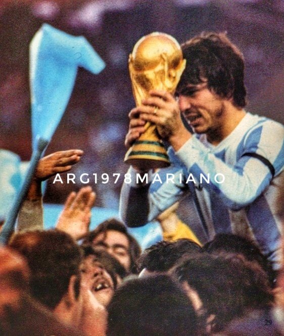Daniel Passarella, primer capitán argentino en alzar la Copa del Mundo. Orgullo eterno Gran Capitán. 🇦🇷🏆