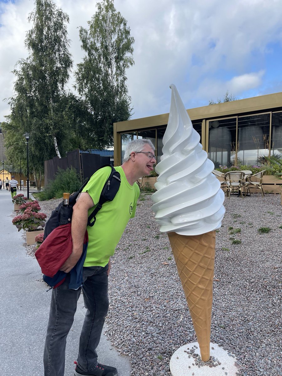 LetsGoKayaking's tweet photo. It's so hot, I think I'm seeing giant ice cream cones.
😵💫🍦🤪 #TooHotOutside https://t.co/6ANKG7wz9K