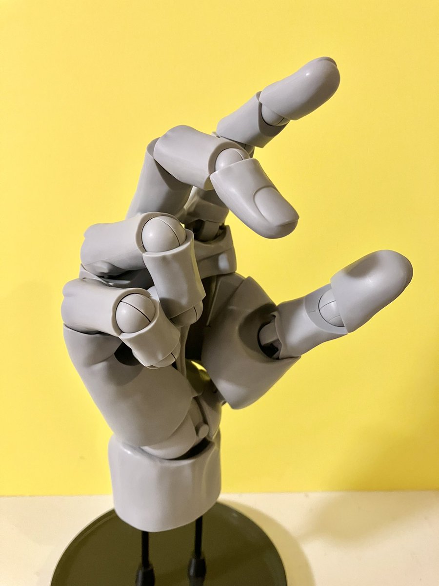 クラファンしてた新型のハンドモデルが届いたんだけど、本当に良くできてる！
特に親指付け根の稼働域の広さに感動…
かなり人の手に近いポージングが可能かも