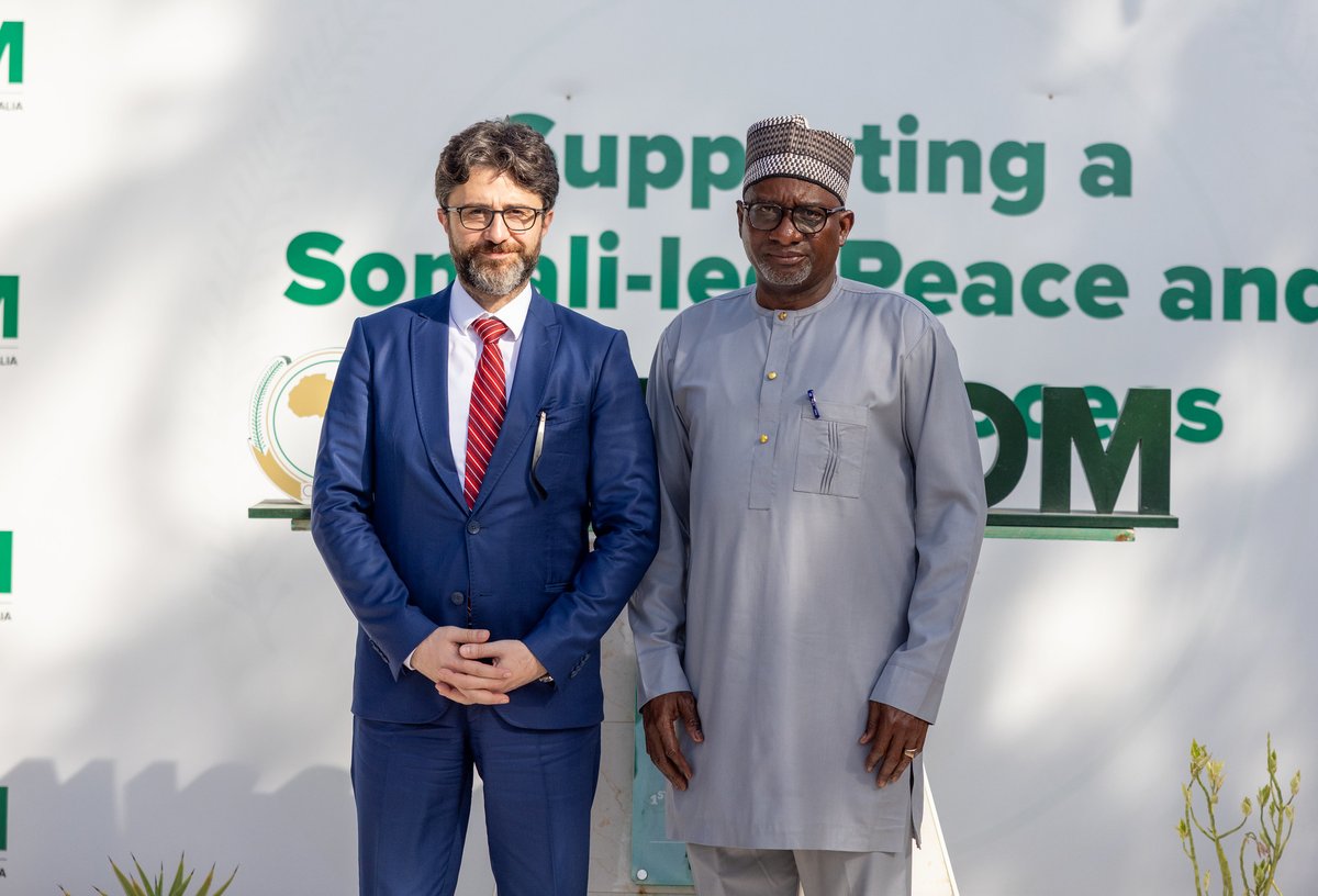 Ku Simaha Wakiilka Gaarka ah ee Midowga Afrika, Adebayo Kareem, ayaa Talaadadii #Muqdisho kula kulmay Safiirka Turkiga u fadhiya Soomaaliya, Danjire. Alper Aktaş.
Waxay ka wada hadleen xoojinta wada-shaqeynta iyo sare u qaadista xiriirka istaraatiijiga ah ee u dhaxeeya Hawlgalka