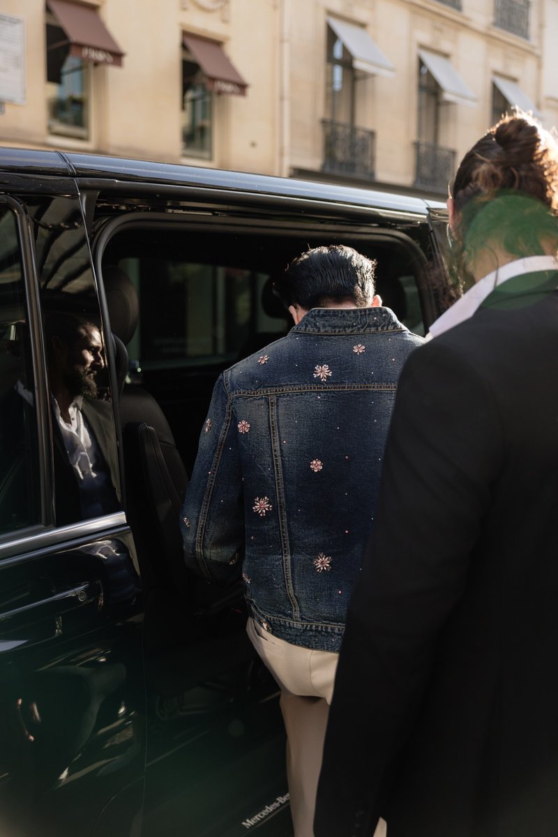 nquin520's tweet photo. When HIEUTHUHAI wears LV designs, he is not only “representing Vietnam in Paris” - but also maintaining the connection of a global spirit.
@LouisVuitton 

#HIEUTHUHAIxLVMenSS26 
HIEUTHUHAI in Paris for LVMenSS26. https://t.co/PTpRG7gNv2