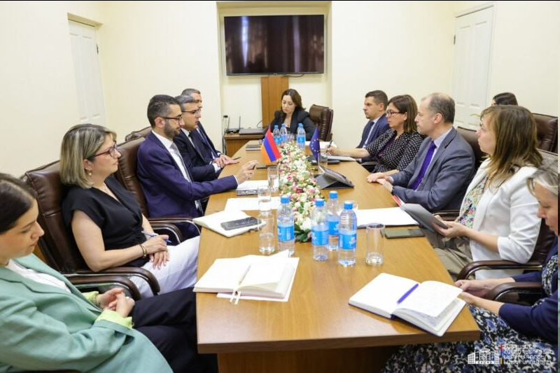am_crossroads's tweet photo. 🇦🇲🇪🇺In the coming days, the European Commission will send the #VisaLiberalization Action Plan for Armenia to EU member states for approval.

The development of the Integrated Border Management (IBM) concept was on the agenda during talks between Armenia’s Deputy Ministers of Internal Affairs and an EU delegation led by Pawel Busiakiewicz, Head of International Relations at the Commission’s Migration and Home Affairs Directorate.

The plan is expected to be officially presented to the Armenian side in the fall.
