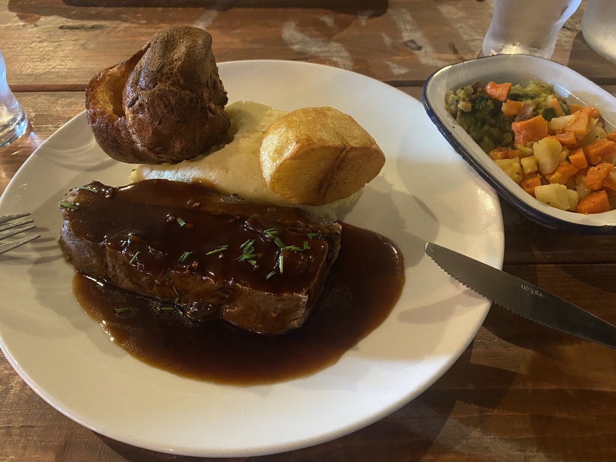 Roast beef Dinner in Granny Annie’s pub in Enniskillen
Biggest piece of the most tender roast beef ever.. inch thick.. £15.95
Yum!