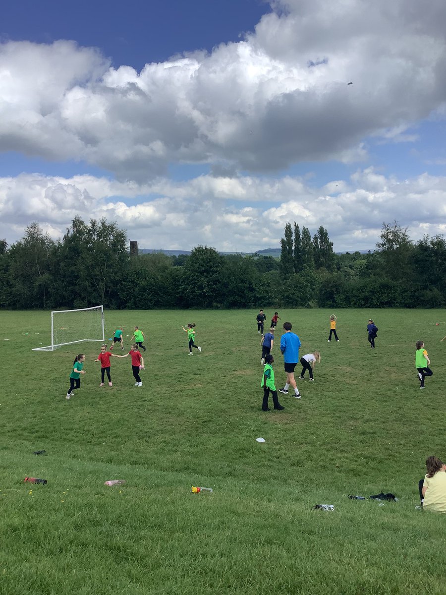 LindenRDCherry's tweet photo. PE time for us! Warm up games! 
🙂
#LindenRoadAcademyCherry #LindenLearning #LindenPE #LindenPersonalDevelopment https://t.co/9LBLivIrMS
