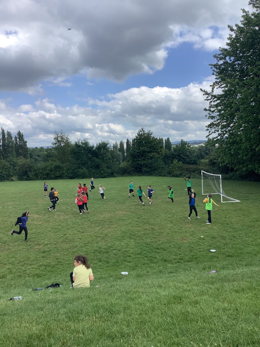 LindenRDCherry's tweet photo. PE time for us! Warm up games! 
🙂
#LindenRoadAcademyCherry #LindenLearning #LindenPE #LindenPersonalDevelopment https://t.co/9LBLivIrMS