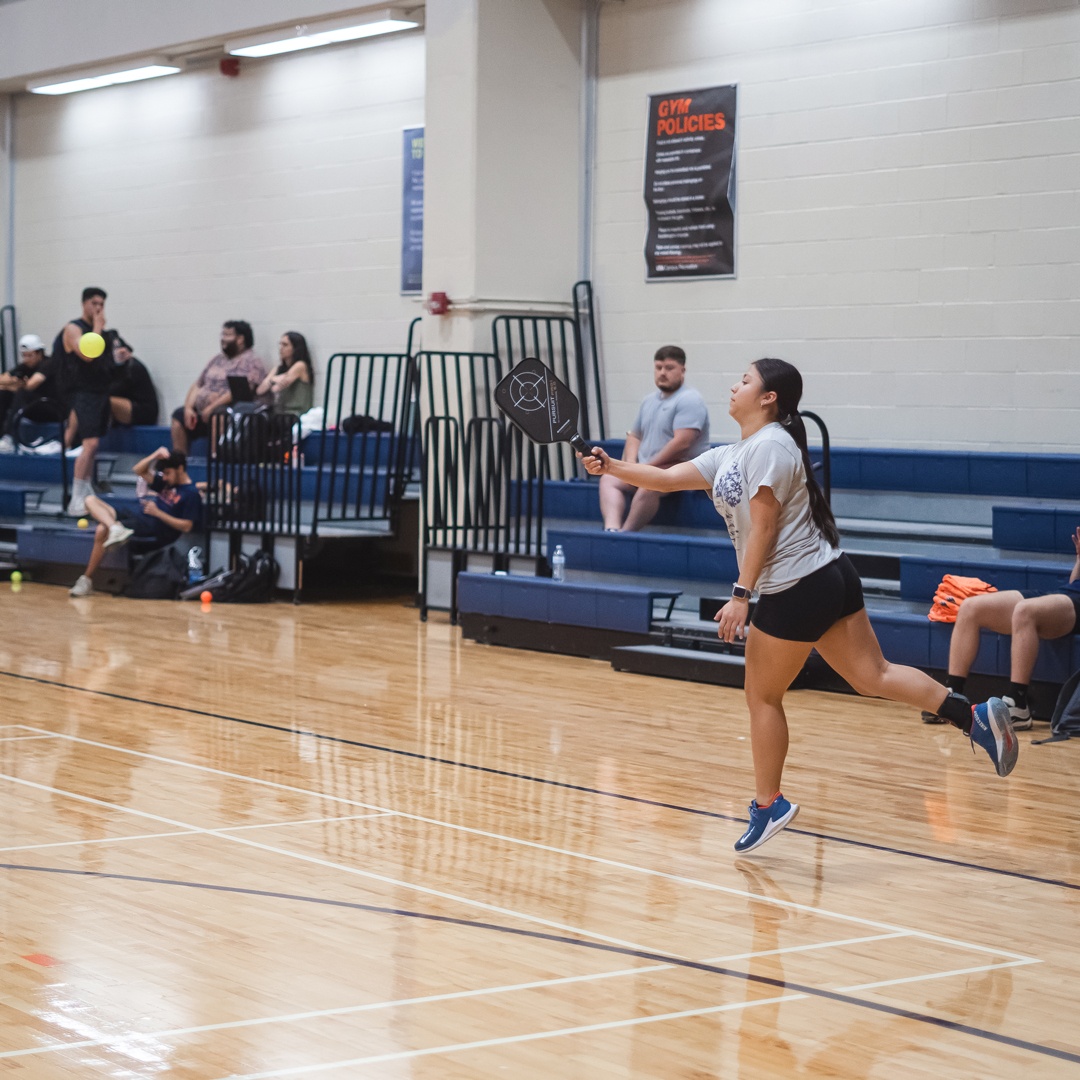 UTSARec's tweet image. 🏓✨ Ready to serve up some fun? Summer Intramural Pickleball registration closes 7/9 at 11:59 PM! Team up with friends and make new ones. If you win, you will receive an IM Champ t-shirt! 👕 imleagues.com/utsa #UTSARec #UTSA