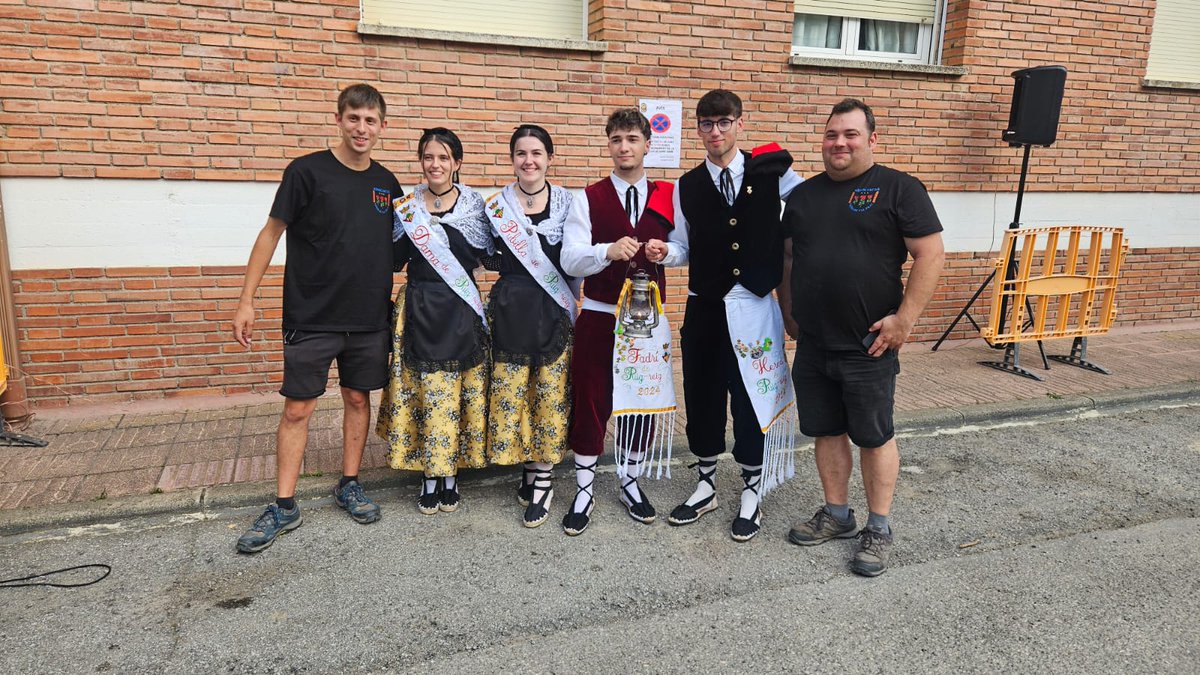 Associacioveins's tweet image. Moltes gràcies a tots i a totes i sobretot als organitzadors i col•laboradors per fer un any mes que la nit de Sant Joan a Cal Prat sigui espectacular. 🎉🔥