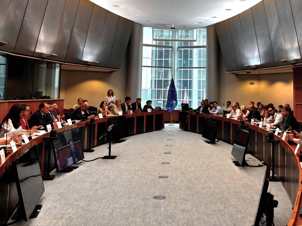 Valdis Dombrovskis (@vdombrovskis) on Twitter photo Glad to join the first meeting of the new <a href="/Europarl_EN/">European Parliament</a> Network on Monitoring the Application of 🇪🇺 Law.
Implementation is key to EU’s policy impact. It is an <a href="/EU_Commission/">European Commission</a> priority and a joint responsibility across all levels of governance.
➡️My remarks europa.eu/!FdWDnC Glad to join the first meeting of the new <a href="/Europarl_EN/">European Parliament</a> Network on Monitoring the Application of 🇪🇺 Law.
Implementation is key to EU’s policy impact. It is an <a href="/EU_Commission/">European Commission</a> priority and a joint responsibility across all levels of governance.
➡️My remarks europa.eu/!FdWDnC