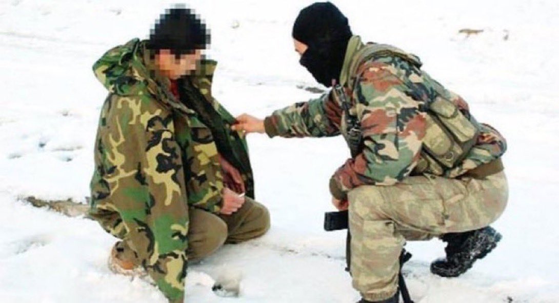 Teslim olmak zorunda kalan PKK’lı teröriste üşüdüğü için parkasını veren, daha sonra Bingöl’de çıkan çatışmada PKK’lı teröristlerin şehit ettiği Kemal Özdağan...

Asla unutulmayacaksın...