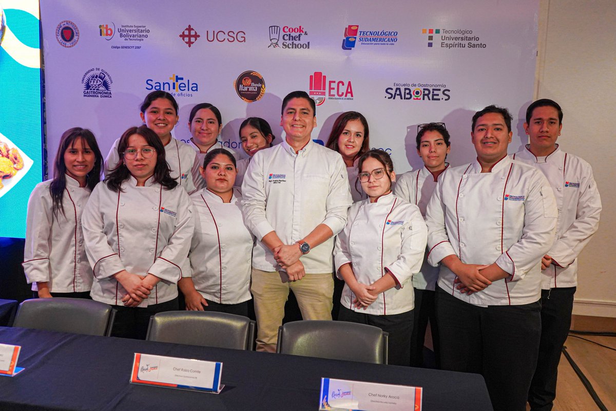 tecsud's tweet photo. Mediante  rueda de prensa, se dio a conocer el listado de las 26 huecas que  participarán en la feria Raíces 2025. Los estudiantes de  Gastronomía del TECSU fueron invitados a esta  actividad que da inicio a al  evento gastronómico más  importante de la ciudad.
@raicesec https://t.co/F9mVqzMt4I