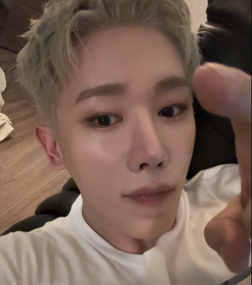 Like_Bom_'s tweet photo. 머리 보여주러 라방 온 우리미남✨

#원호 #WONHO https://t.co/Qy8NNMqGKQ