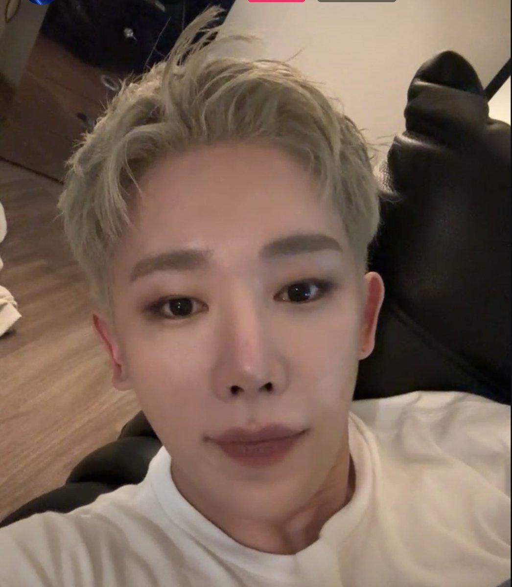 Like_Bom_'s tweet photo. 머리 보여주러 라방 온 우리미남✨

#원호 #WONHO https://t.co/Qy8NNMqGKQ
