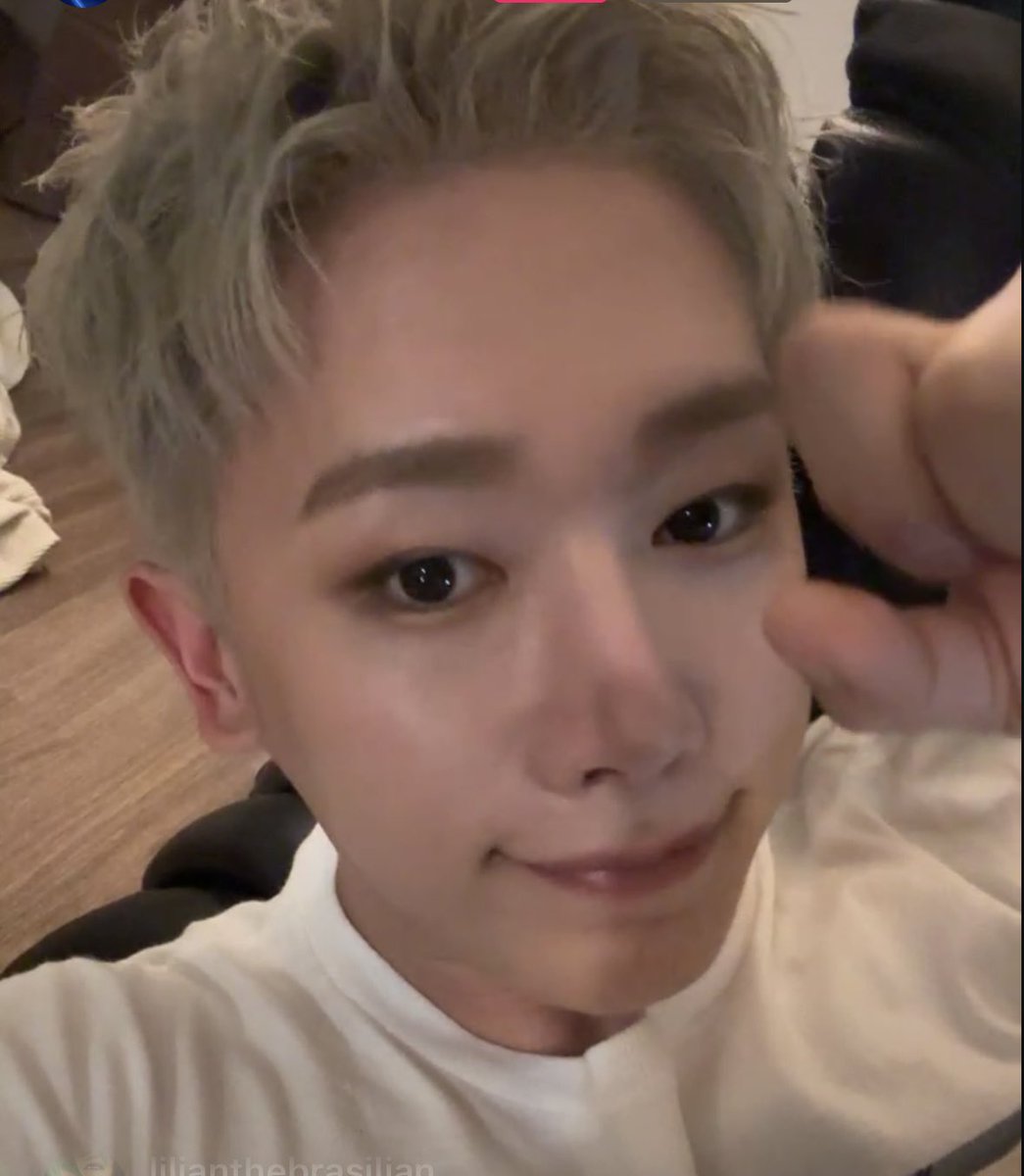 Like_Bom_'s tweet photo. 머리 보여주러 라방 온 우리미남✨

#원호 #WONHO https://t.co/Qy8NNMqGKQ