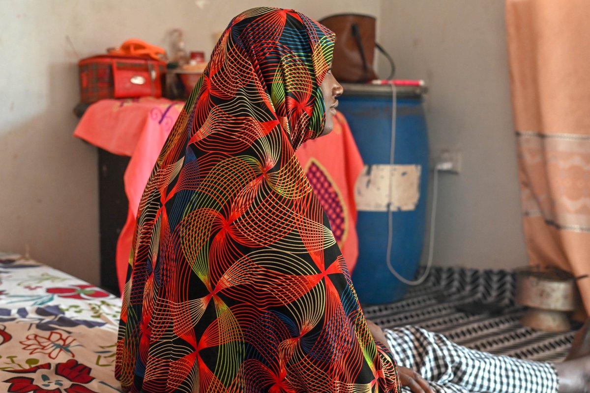 Behind every migrant is a family carrying the weight of absence.

In 🇬🇲, Tida’s life changed after marrying a migrant abroad—now she bears household duties alone.

IOM &amp; partners are working to support families  through research &amp; inclusive policies.

🔗t.ly/qniyp