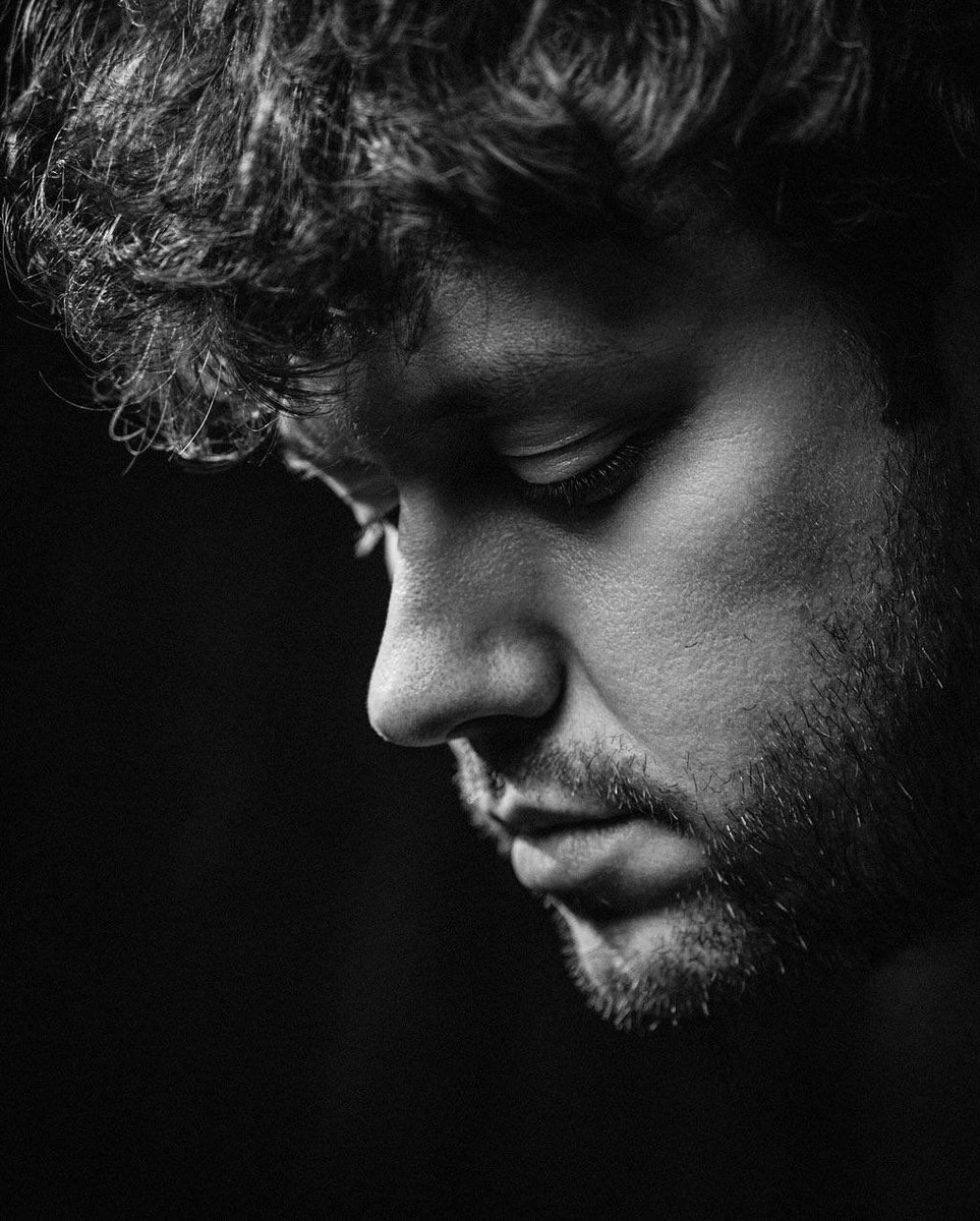 вот этого мальчика на обложку пожалуйста 🙂

я в ахуе