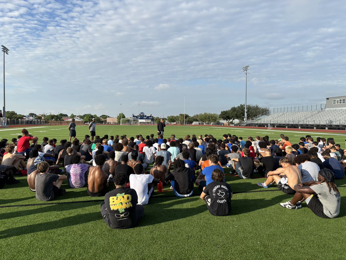 Allen Eagles Football๐๐๐๐๐ (@alleneaglesfb) on Twitter photo Thank you Allen Alum & <a href="/NFL/">NFL</a> <a href="/AZCardinals/">Arizona Cardinals</a> <a href="/brysonjgreen19/">Brysonjgreen02</a> for taking the time to serve our future generational leaders!
#BTB | #RecruitTheA | <a href="/usnikefootball/">Nike Football</a> Thank you Allen Alum & <a href="/NFL/">NFL</a> <a href="/AZCardinals/">Arizona Cardinals</a> <a href="/brysonjgreen19/">Brysonjgreen02</a> for taking the time to serve our future generational leaders!
#BTB | #RecruitTheA | <a href="/usnikefootball/">Nike Football</a>