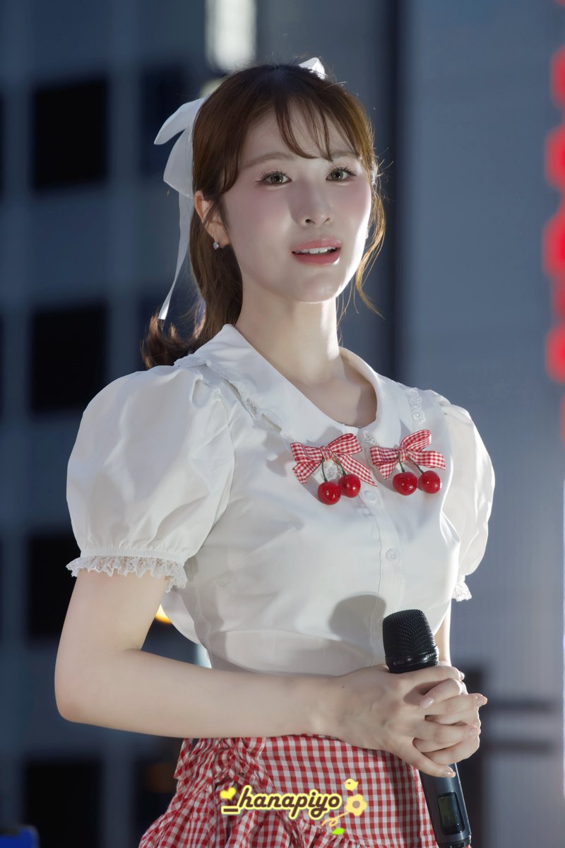 _hanapiy0's tweet photo. 250525 HQ

正面からだとリボンがねこみみに見えて
めちゃキュートだったよ〜🤍🍓

#UNICODE #유니코드 #ユニコード
#MIO #미오 #ミオ https://t.co/sRcOO4Xdc2