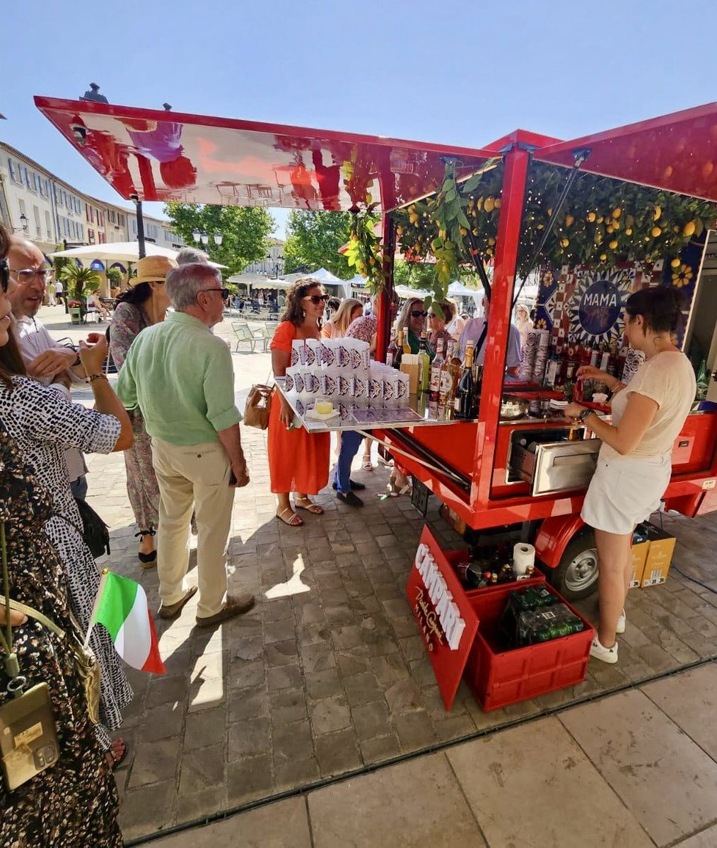 [INAUGURATION ✂️🇮🇹] Pour la 3ème année consécutive, #McArthurGlenProvence offre un air un dolce vita a ses clients !
Le village des marques de <a href="/VilleMiramas/">Ville de Miramas</a> , reçoit nos 8 exposants italiens - dont 3 nouveaux - jusqu'à dimanche !