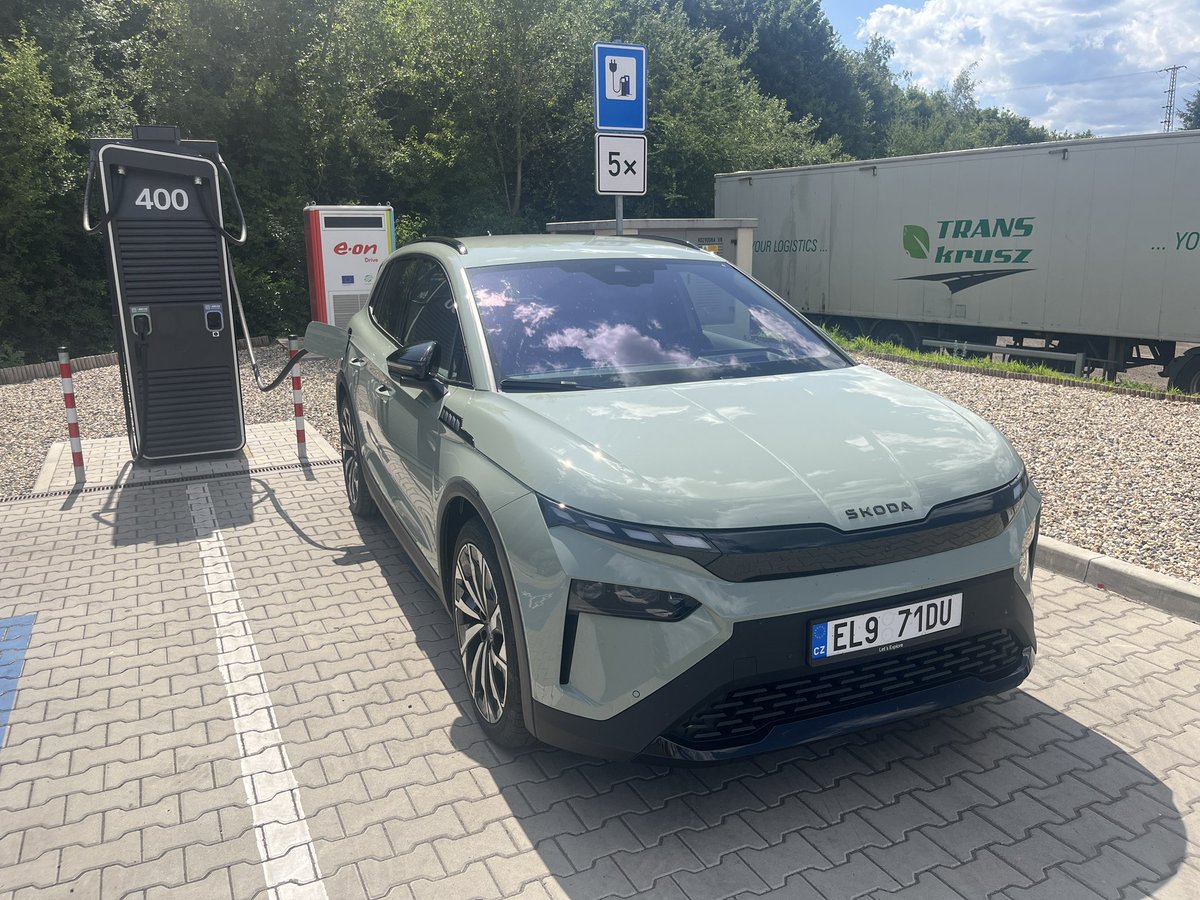 Luděk Gühl (@ludekguhl) on Twitter photo Speciálně pro <a href="/theworst_of_us/">ten nejodpornější</a>. Už mám taky Elroqa, za týden najeto 1200km, bez možnosti nabíjet doma, do práce 140km a ještě mi nikdy baterka neklesla pod 40%. Nabíjím jen, když jdu do obchodu nebo pomalu v práci, nejezdím na nabíječku jen pro vlastní nabití. 🤷♂️ Speciálně pro <a href="/theworst_of_us/">ten nejodpornější</a>. Už mám taky Elroqa, za týden najeto 1200km, bez možnosti nabíjet doma, do práce 140km a ještě mi nikdy baterka neklesla pod 40%. Nabíjím jen, když jdu do obchodu nebo pomalu v práci, nejezdím na nabíječku jen pro vlastní nabití. 🤷♂️