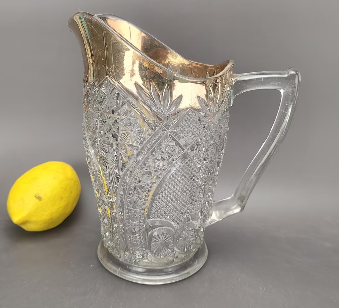 GrandesVtgShop's tweet image. American Brilliant EAPG US Glass Cain Horseshoe 64 Oz Water Pitcher With Gold Trim ~ 1909 janelliminellisshop.etsy.com/listing/429668… #WaterPitcher #GlassPitcher @Etsy