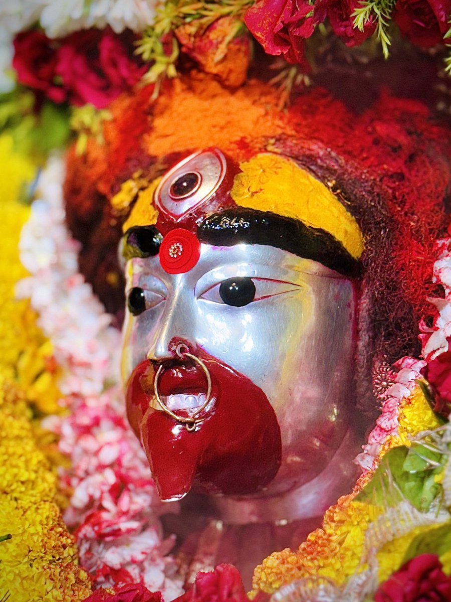JaiMaaTarapith's tweet photo. Jai Maa Tara 🌸🥰 25-06-2025🌸🥰

ত্বং গতি পরমা দেবী ত্বং মাতা পরমেশ্বরী।
ত্রাহি মাং করুণাসার্দ্রে নমস্তে চণ্ডনায়িকে।।

#Trend #todaybestphoto #picture https://t.co/MGUqtjYYN4