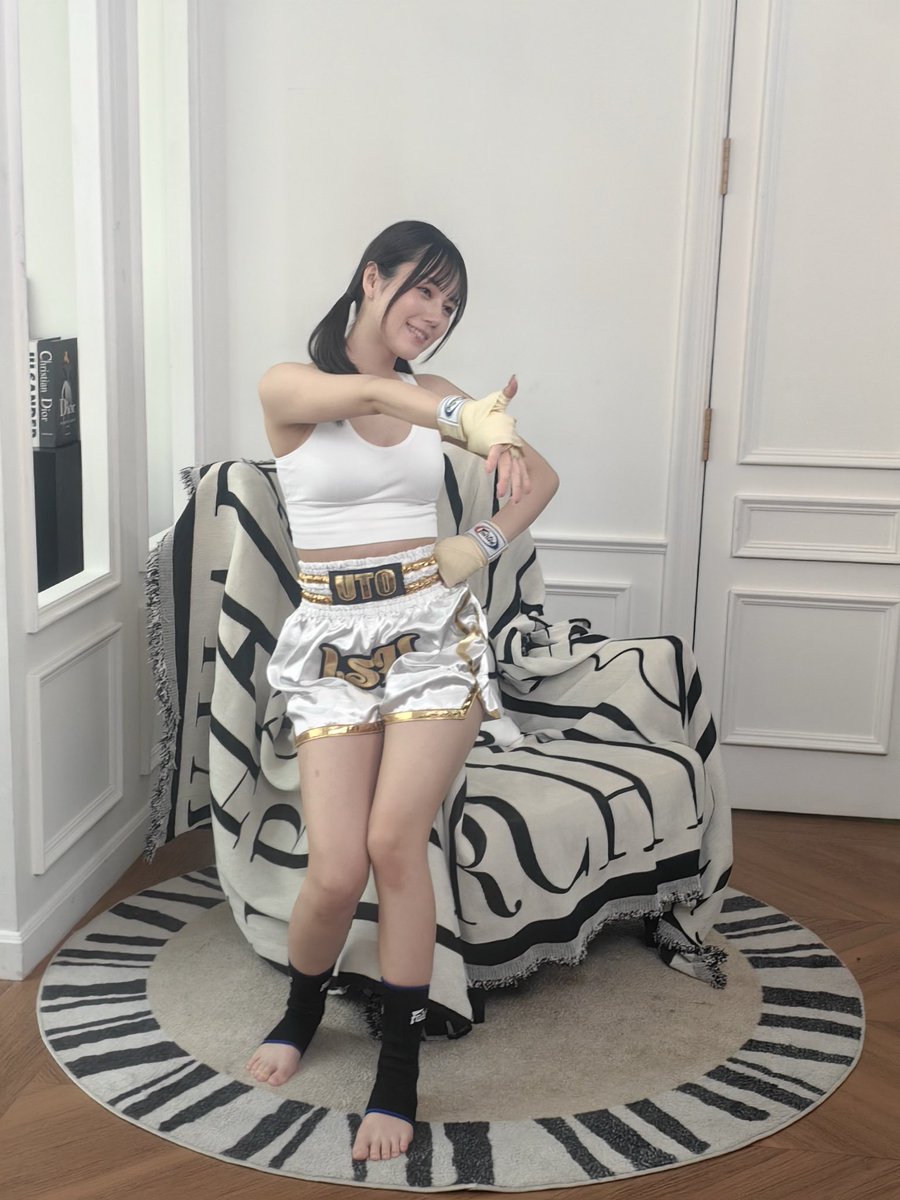 เรมุ ซูสุโมริ กับชุดมวยไทย

ในอีเวนท์ Photo Session ของเธอ
no retouch

ภาพจาก บูกี้ล่ามคนเก่งของเรา
<a href="/remu19971203/">涼森れむ</a> 

#utoevent #uto004 #utoremu #remusuzumori #涼森れむ #เรมุ