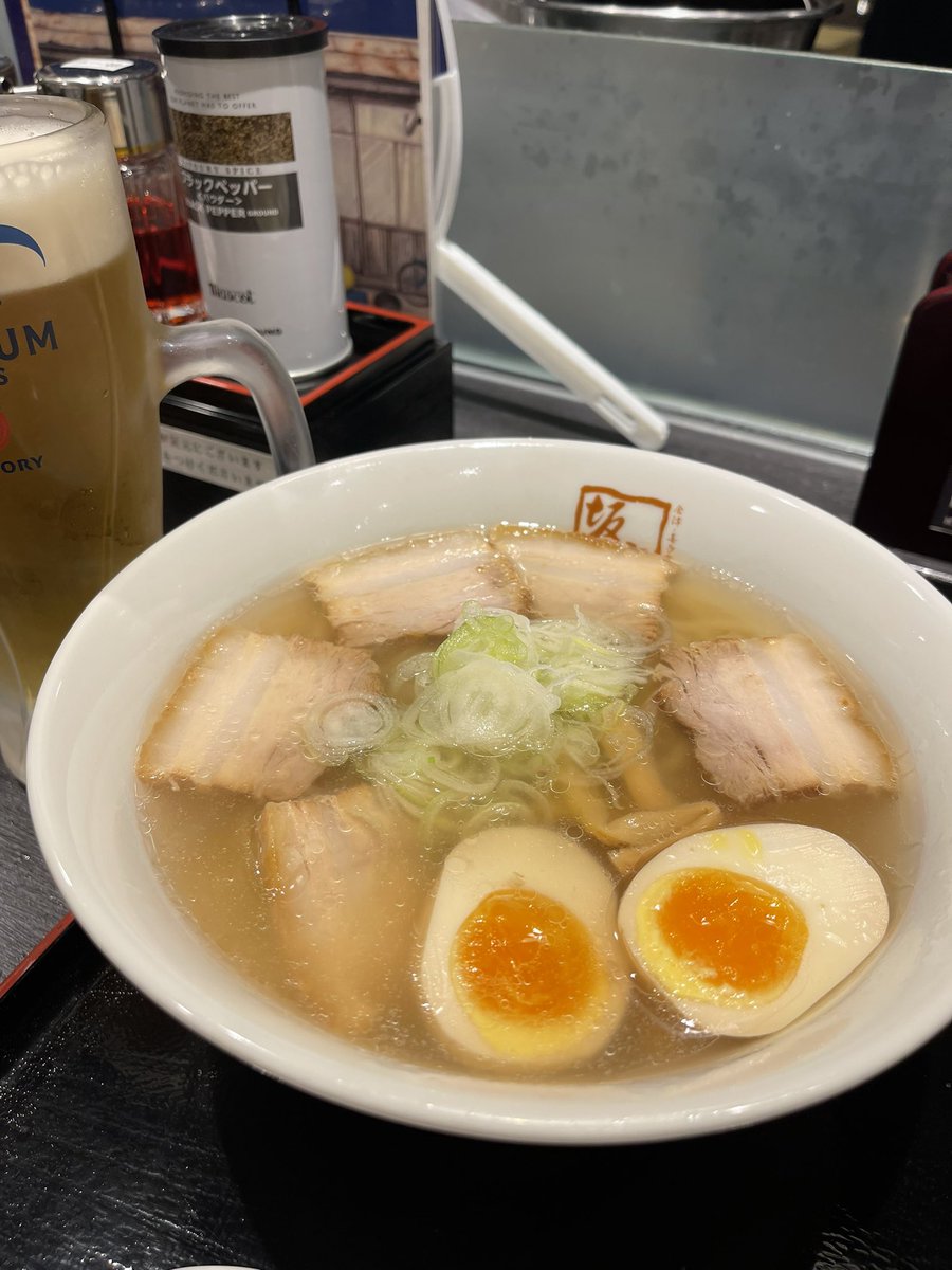 helixexperience's tweet photo. 仕事終わりで喜多方ラーメン坂内博多駅店へ。
23:00までやってるのはありがたい🍜 https://t.co/qXtXRvrqAI