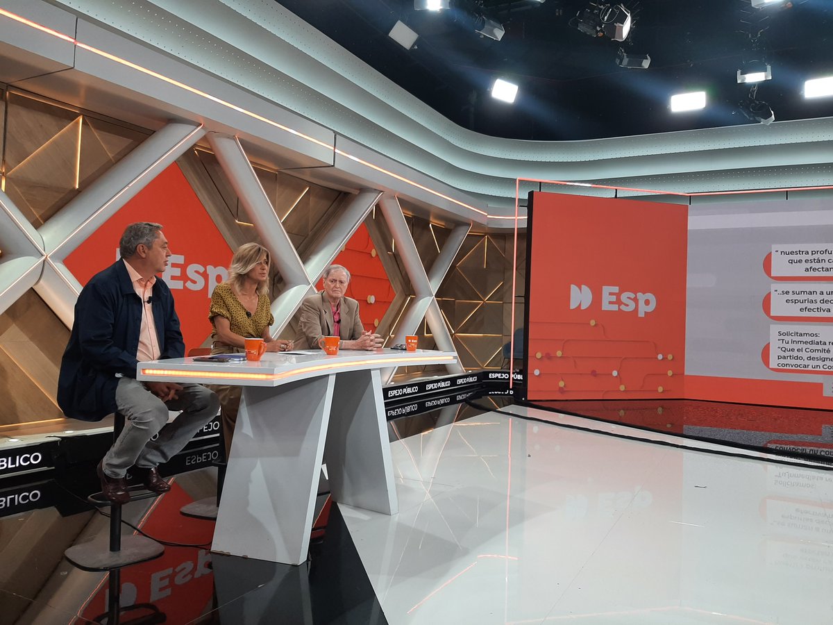 ArantxaTirado's tweet photo. Hoy en @EspejoPublico he escuchado estupefacta a unos señores exdirigentes del PSOE decir que el partido se ha convertido, por culpa de Pedro Sánchez, en un partido "de corte radical y populista". Sólo les ha faltado comparar a Sánchez con Lenin (o Maduro, el villano contemporáneo favorito). Lo peor es que creo que lo dicen en serio...