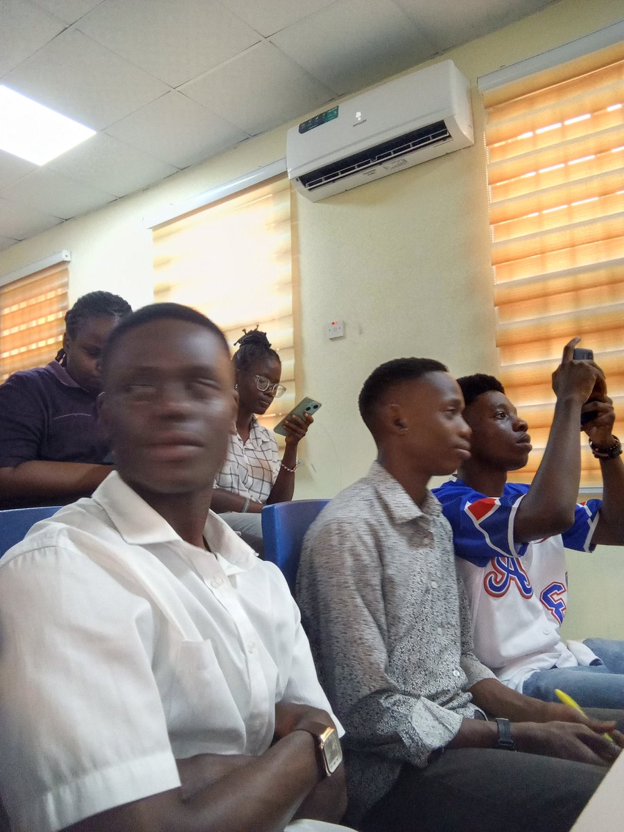 Having a nice time here at the AllStars Nigeria Meet-up Rivers State University.
#LiveInRSU #AllStarNG
