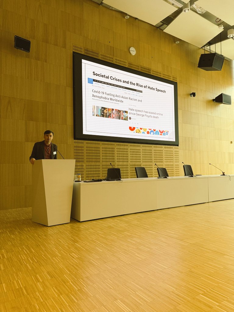 CenterUw's tweet image. At the 3rd International 
Symposium on Intergroup 
Communication @WiktorSoral presented his work on the role of control in hate speech expression, while @msiemiatkowski_ explored the negative consequences of positive contact in the context of an ongoing war.