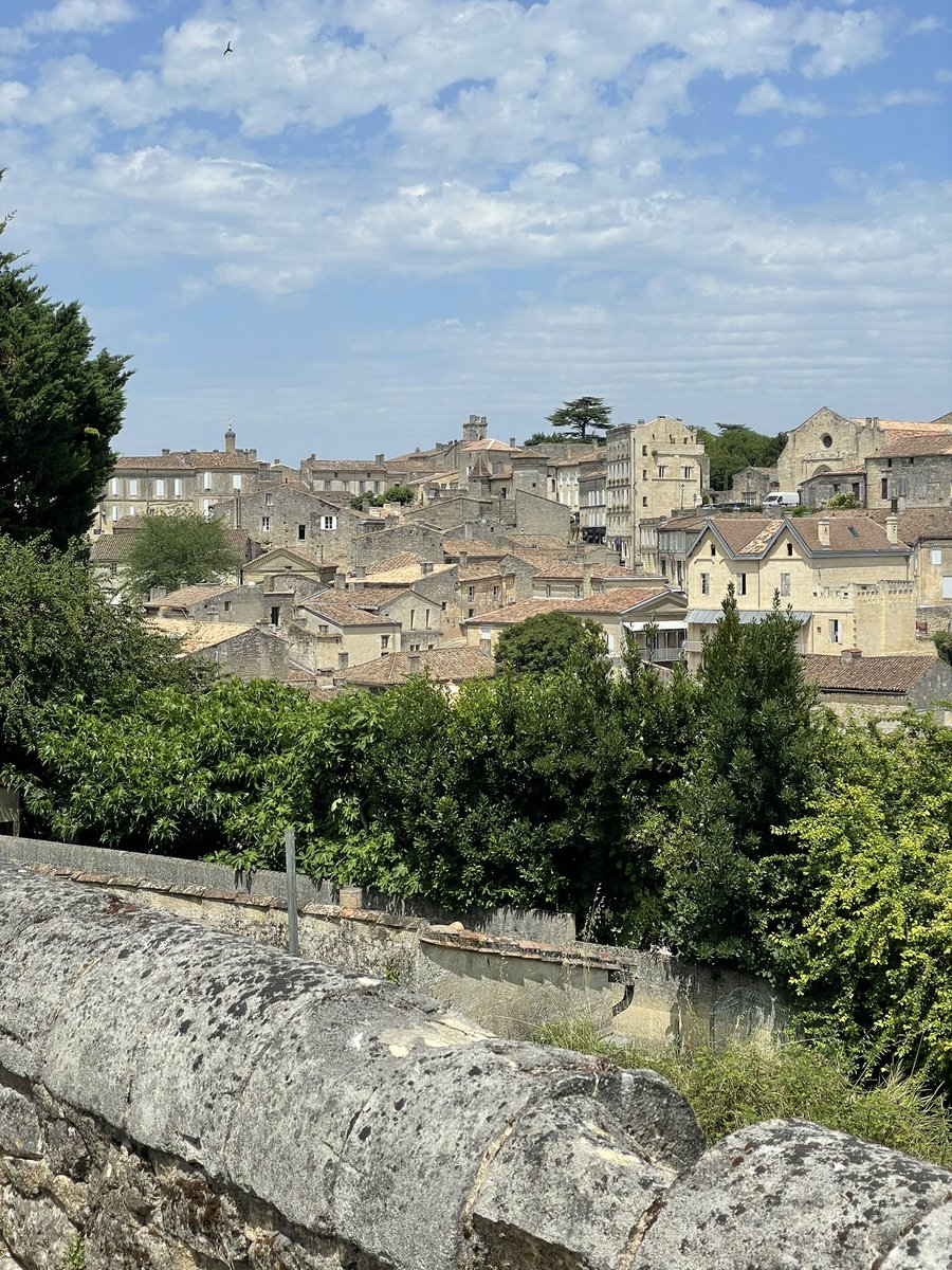 Likywind1's tweet image. On parle souvent de partir loin en vacances pour se dépayser mais finalement la France… ? On a visité Saint-Emilion aujourd’hui et c’était maxi beau