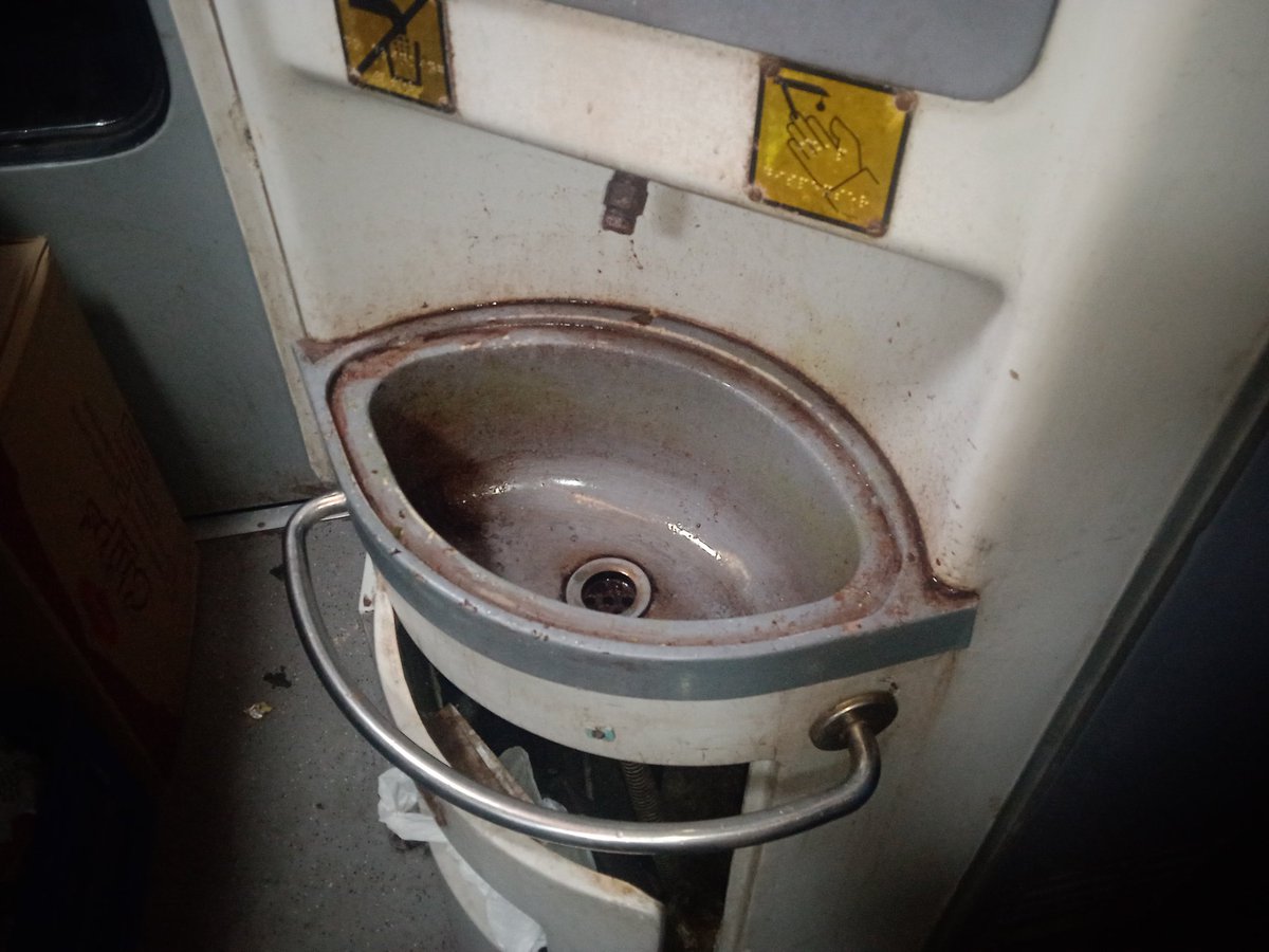 IamSA26's tweet photo. Water is not coming in the sink of M2 coach of Shalimar - Cherapalli 18045 East - Coast Express. Along with this, the bathroom is also very dirty, causing inconvenience to the passengers, 
@RailMinIndia
@IRCTCofficial 
@AshwiniVaishnaw 
 Please take necessary steps in this. 🙏 https://t.co/IkOs1akcSf