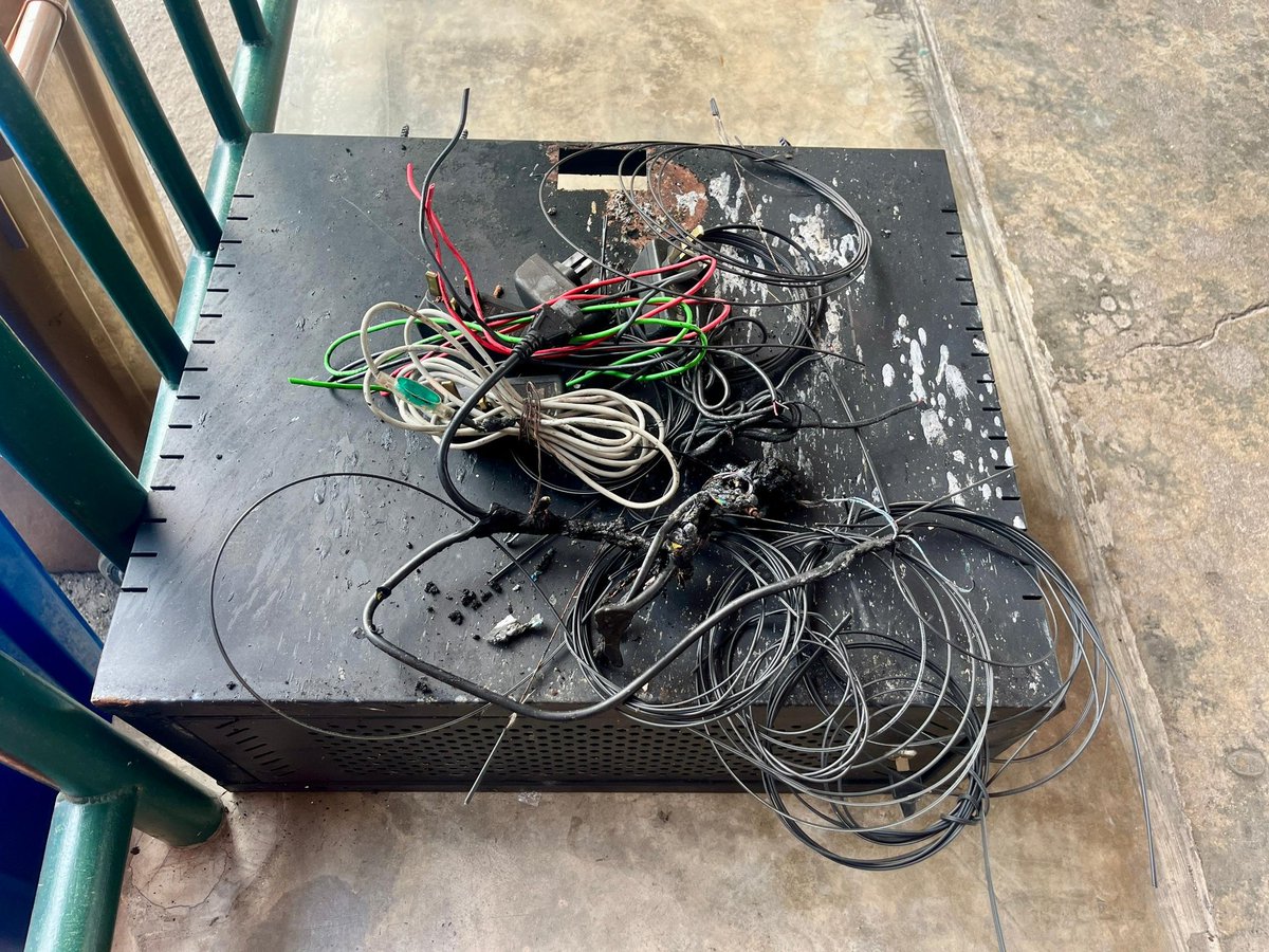 Visited SJKC Hun Bin following a fire incident that broke out near the school canteen on June 18, 2025. The blaze is believed to have been caused by outdated wiring and electrical overload. We also conducted an inspection on the presence of “Selangor Ants,” which pose a risk to