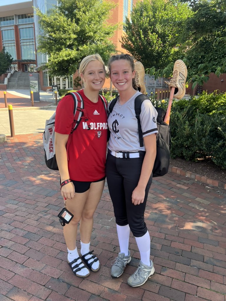 madi_hartline2's tweet image. Since I was in NC State for a few days of course I had to see a friend from back home!! Even though we only got to talk for a few minutes, it was the highlight of the trip! She is going to do great big things at NC State and I can’t wait to watch her! @livingston_11