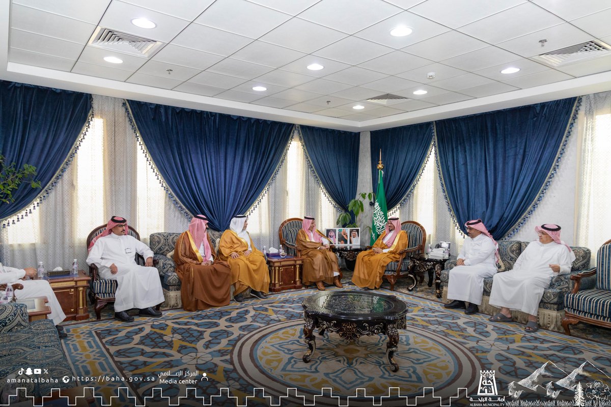 #استقبال| 

استقبل #أمين_منطقة_الباحة د. علي السواط  

الرئيس التنفيذي للخدمات المشتركة بالصندوق الزراعي الأستاذ/ علي بن مداوي القحطاني
والمستشار م. خالد بن تركي بن حميد 
ومدير الإدارة العامة للقروض التنموية والفروع أ/خالد بن عيد العتيبي ومرافقيهم.

وجرى خلال اللقاء بحث فرص