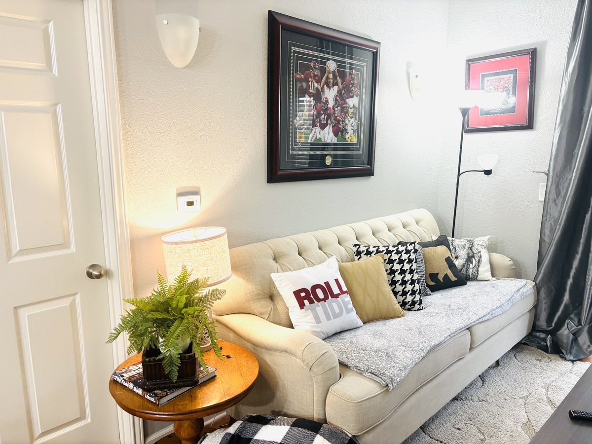 AndrewJBoneRE's tweet image. Looking for Tuscaloosa rental? Houses and condos coming available. From a furnished condo at Midtown to furnish your own. Set up for year round sports or visiting your college student. Home away from home. (3BR/3BA, 2BR/2BA, 4BR/3BA) Text: 256-504-2963 Let’s roll!