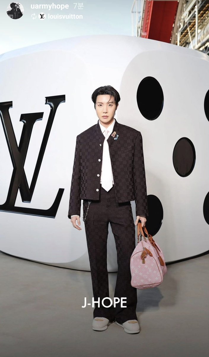 역시 제이홉이지👍

#jhopexLouisVuitton 
#jhopexLVMenSS26
#jhopeAtLouisVuittonFashionShow
#GlobalIconJHOPE
#WorldwideFashionJHOPE
STYLE LEGEND J-HOPE
GLOBAL FACE OF FASHION J-HOPE