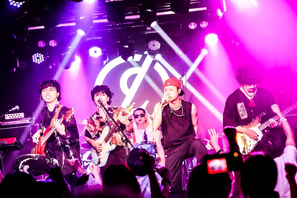 qlaria_official's tweet photo. 【THANK YOU 渋谷FOWS!!】

BACKDAV『TRIGGER』リリパ🎉
ありがとうございました！

配信アーカイブは7/9(水)まで🔥
https://t.co/znnnMnDink

setlist
1. QUINTET
2. EPIC
3. Bloody Core
4. 修羅道
5. BLAZING SOUL
6. 友よ

NEXT▷7/15(火)青山RizM!!
🎫https://t.co/jSCAbqWMXz

📸 @hasechan08 https://t.co/vyBsV5WHq6