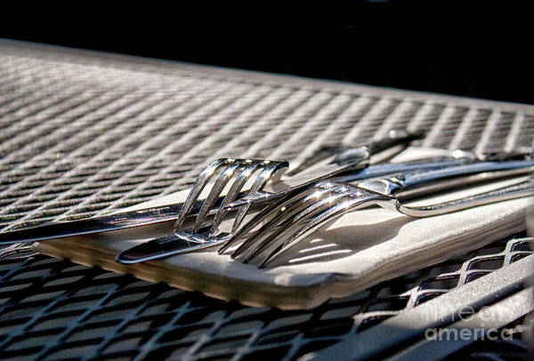 A quiet moment noticing the light. Lunch at the Vineyard: fineartamerica.com/featured/lunch… #lightandshadow #pursuitoflight #lunch #photography #buyintoart