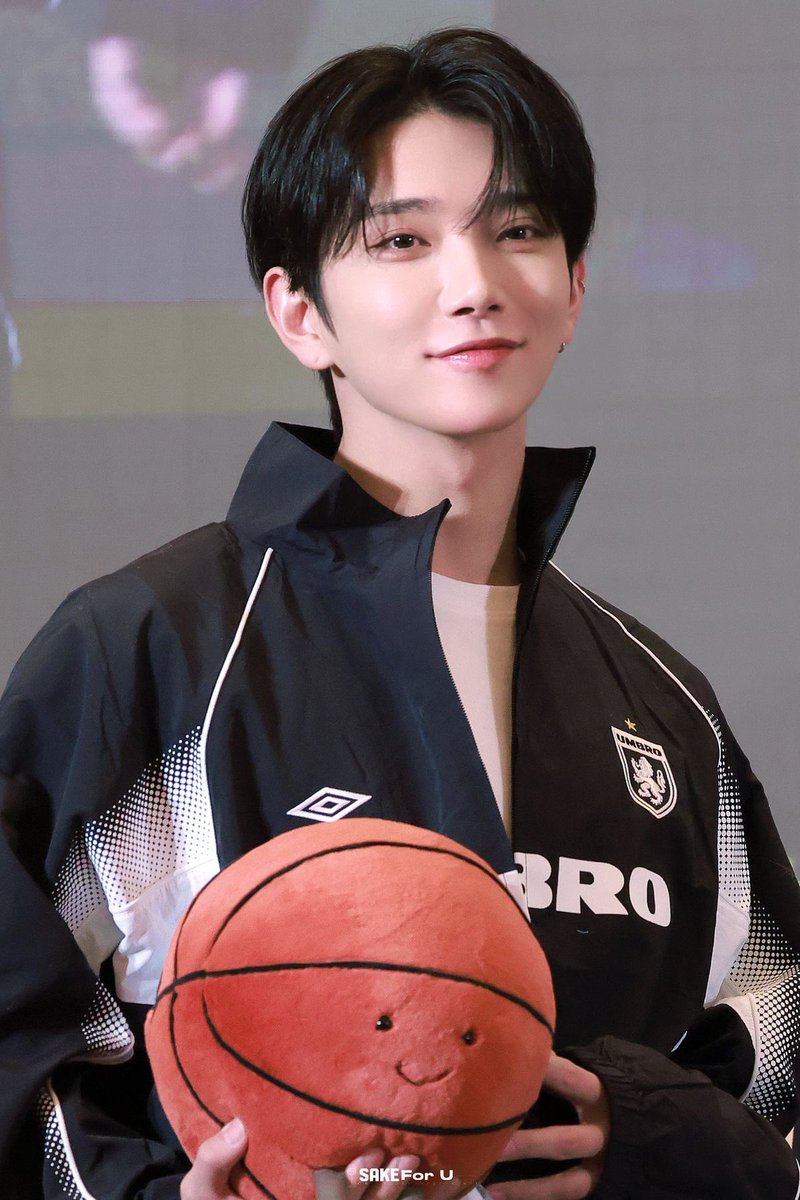 เมจที่เหมาะกับพี่เสียงเพลง คือคนนี้ค่ะเพราะจากที่ส่องดูพี่เสียงเพลงน่าจะเป็นคนอารมณ์ดี เฟรนลี่ดูขี้เล่น  #ProductionsIDOL