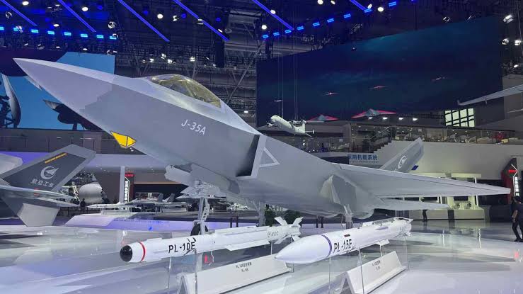 studio90tv1's tweet photo. 🚨 BREAKING: China gives Pakistan 40 J-35A Ghost Fighters at 50% OFF! 🇨🇳🤝🇵🇰
The 5th-gen stealth beast is here.
F-35, meet your new rival. ✈️🔥

A major shift in regional air power begins now.
#PakistanAirForce #J35 #ChinaPakistan #StealthFighter #DefenseNews #Breaking #F35 https://t.co/dWk3ju4MvT